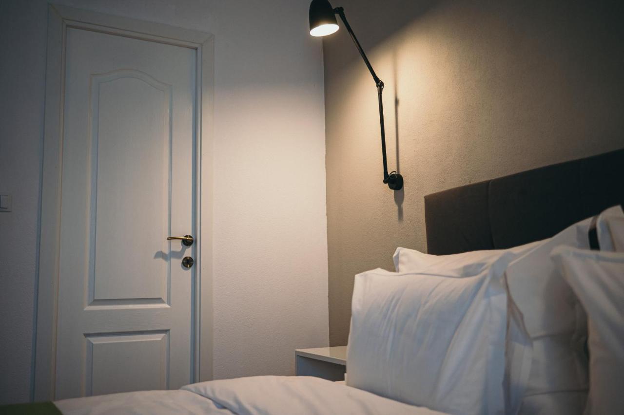 Nest Guesthouse Drobeta Turnu Severin Ngoại thất bức ảnh