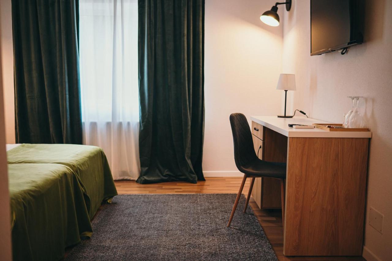Nest Guesthouse Drobeta Turnu Severin Ngoại thất bức ảnh