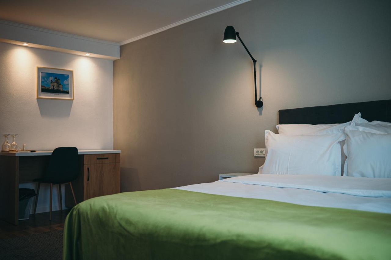 Nest Guesthouse Drobeta Turnu Severin Ngoại thất bức ảnh