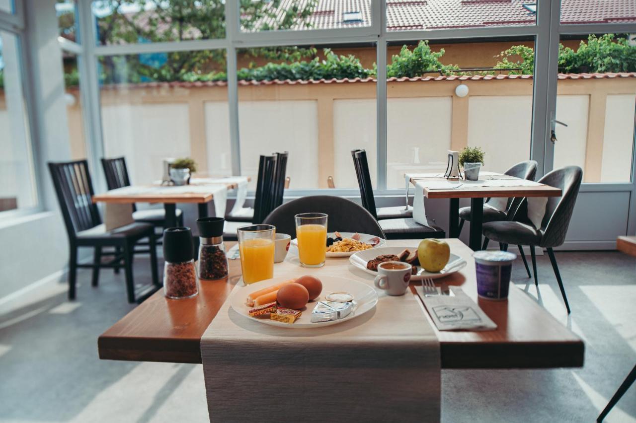 Nest Guesthouse Drobeta Turnu Severin Ngoại thất bức ảnh