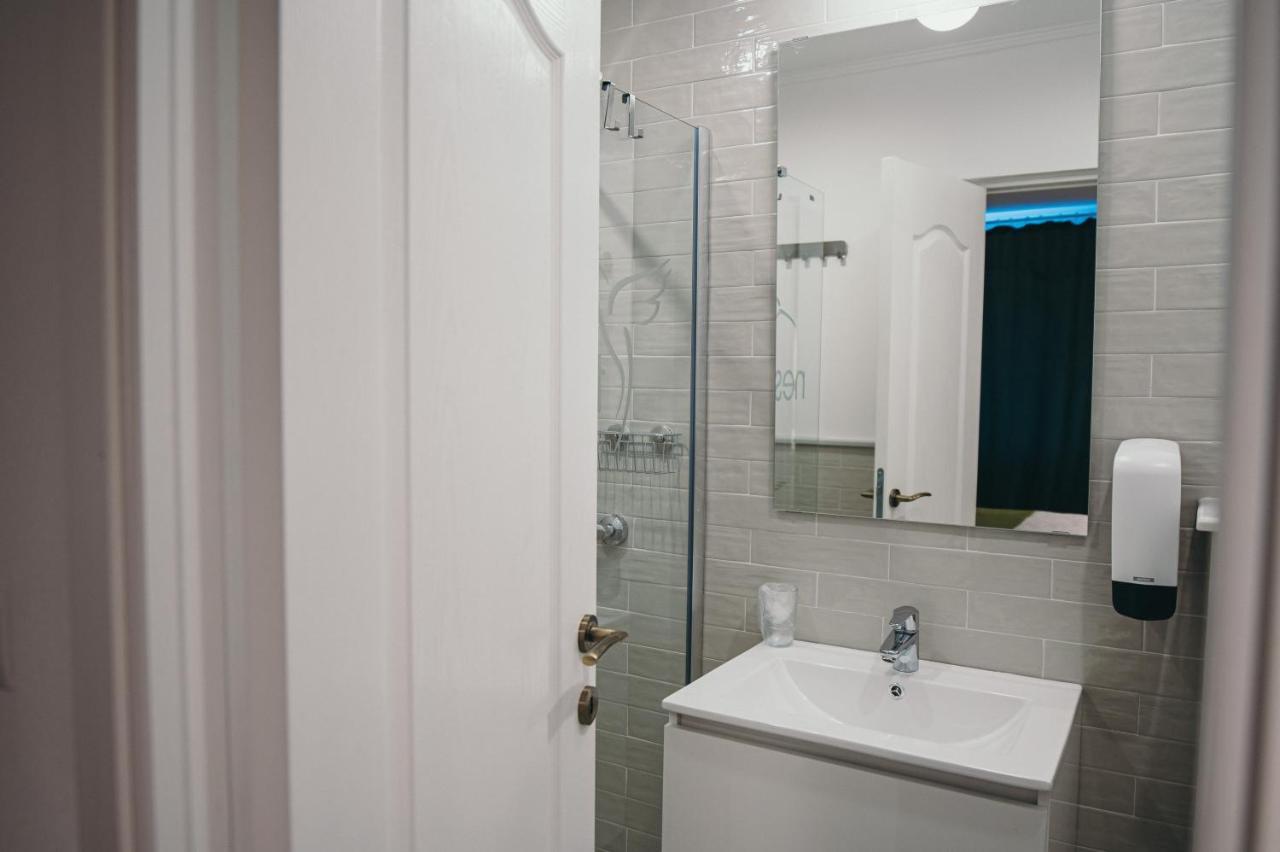 Nest Guesthouse Drobeta Turnu Severin Ngoại thất bức ảnh