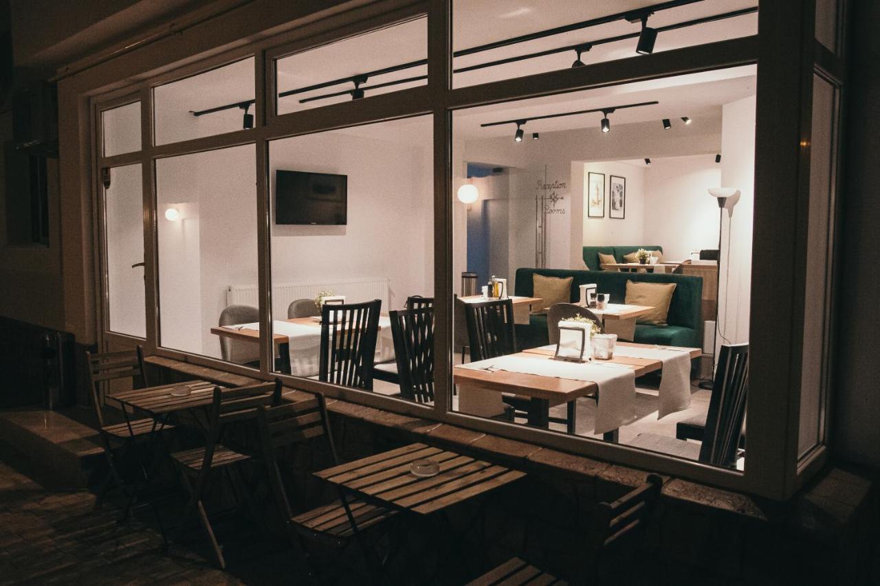 Nest Guesthouse Drobeta Turnu Severin Ngoại thất bức ảnh